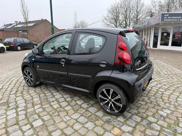 Peugeot 107 1.0 Envy 2013 Benzine 4