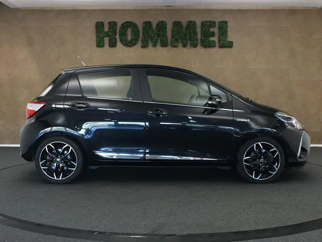 Toyota Yaris 1.5 Hybrid Business 2017 Benzine 12