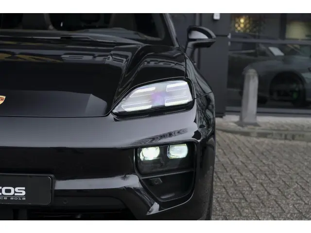 Porsche Macan 4 388pk 100kWh 2024 Elektrisch 42