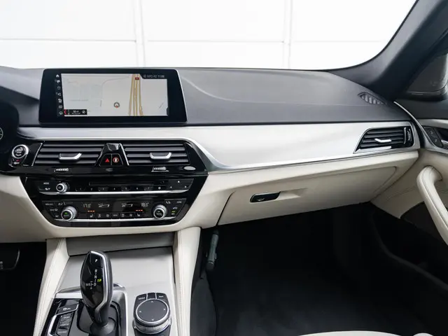 BMW 5 Serie Sedan 520i 2019 Benzine 9