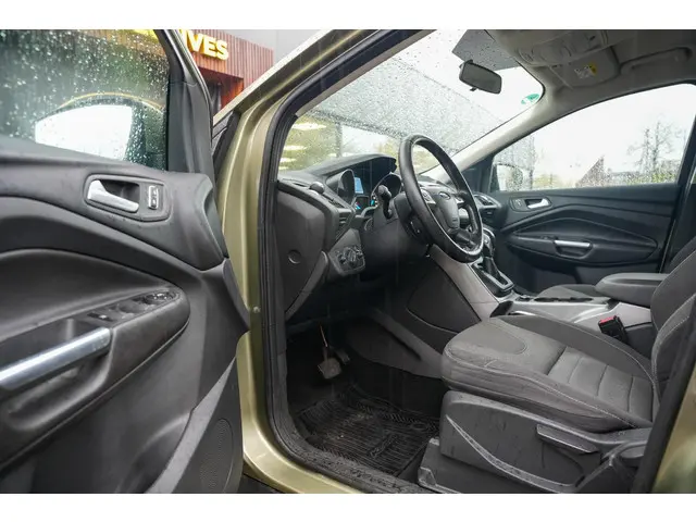 Ford Kuga Ford Kuga 2014 Benzine 6