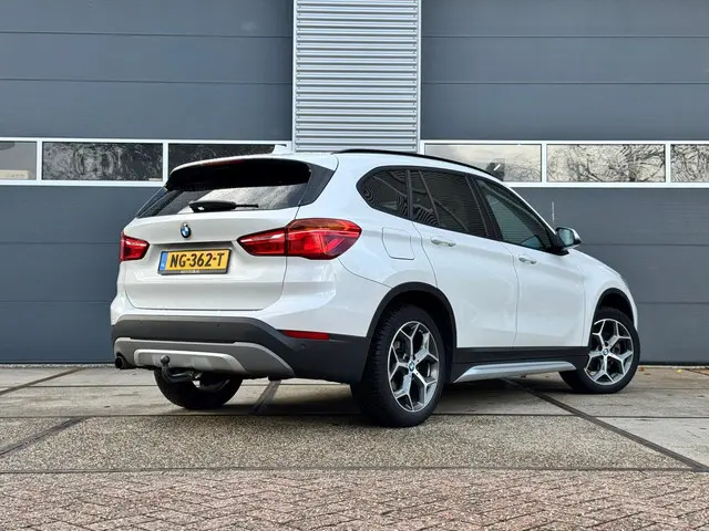 BMW X1 sDrive18i Centennial High Executive 2017 Benzine 6