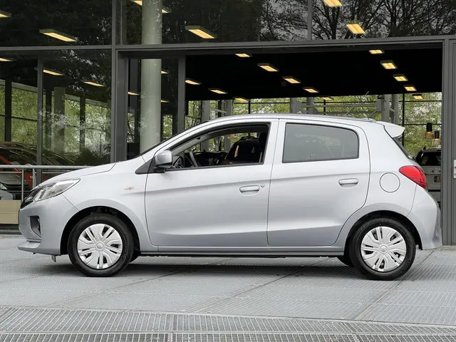 Mitsubishi Space Star 1.2 Connect+ 2024 Benzine 17