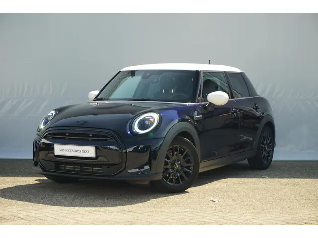MINI 5-Deurs Cooper Camden Edition 2023 Benzine 23