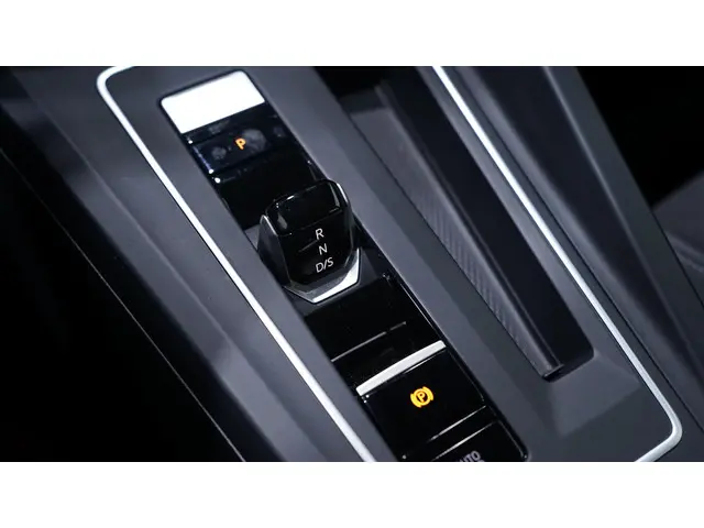 Volkswagen Golf 1.5 eTSI Life Business 2023 Benzine 27