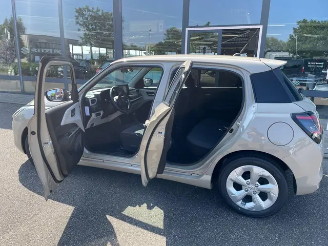 Suzuki Swift 1.2 Select Smart Hybrid 2024 Benzine 9