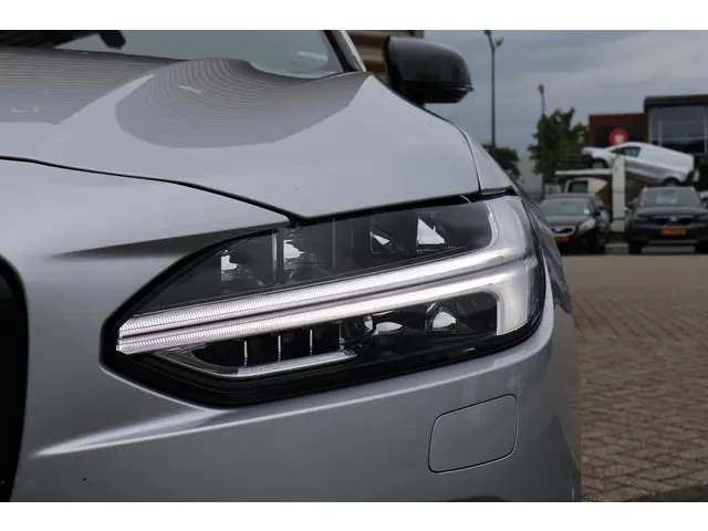 Volvo S90 T8 AWD R-Design 2021 Hybride Benzine 4