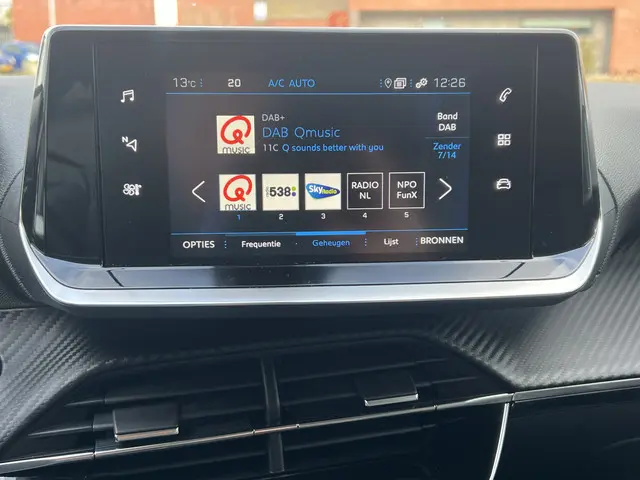 Peugeot 2008 1.2 Turbo 100 pk Allure 2022 Benzine 17