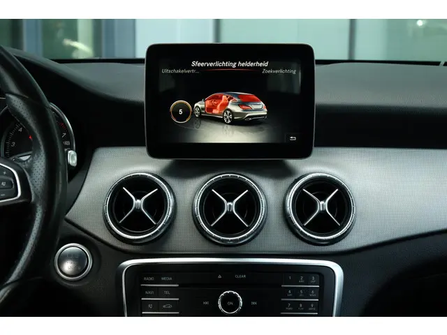 Mercedes-Benz CLA 250 Sport 4MATIC 2017 Benzine 33
