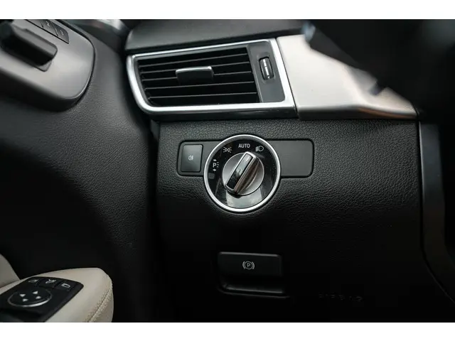 Mercedes-Benz M-Klasse 500 2013 Benzine 22