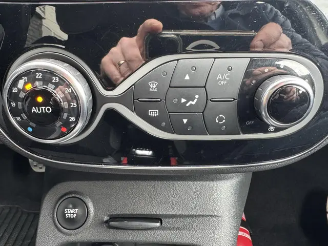 Renault Captur 1.2 TCe Bose 2018 Benzine 24