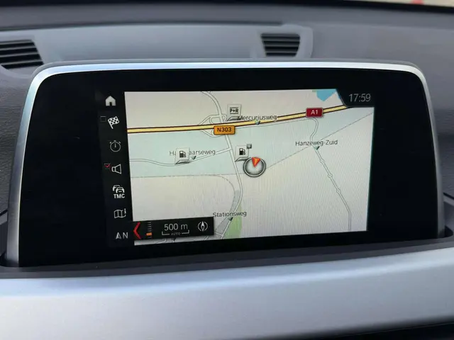 BMW X1 SDrive20i Executive, 1ste eigenaar 2017 Benzine 18