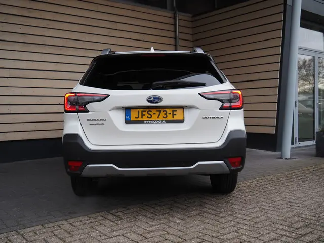 Subaru Outback 2.5i Premium AWD 2023 Benzine 6