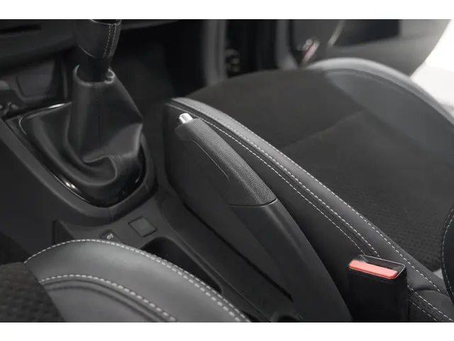 Renault Clio TCe 90 Intens 2017 Benzine 38