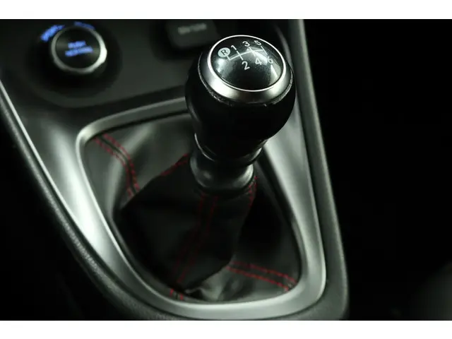 Toyota Yaris 1.6 GR Premium 2021 Benzine 25