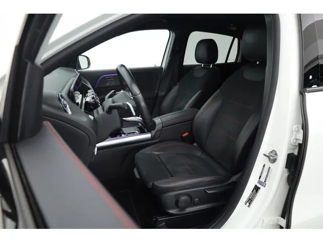 Mercedes-Benz GLA 250 e AMG Line 2022 Hybride Benzine 3