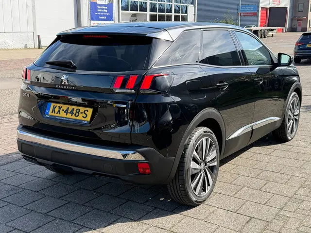 Peugeot 3008 1.2 PureTech Première 2016 Benzine 12