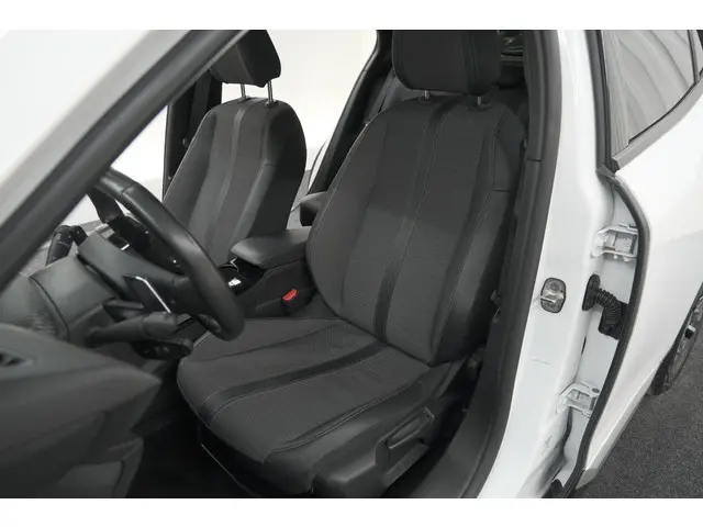 Peugeot 2008 PureTech 130 EAT8 Allure 2022 Benzine 24