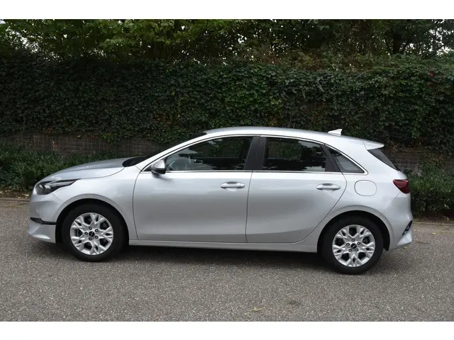 Kia Ceed 1.0 T-GDi DynamicLine 2023 Benzine 3