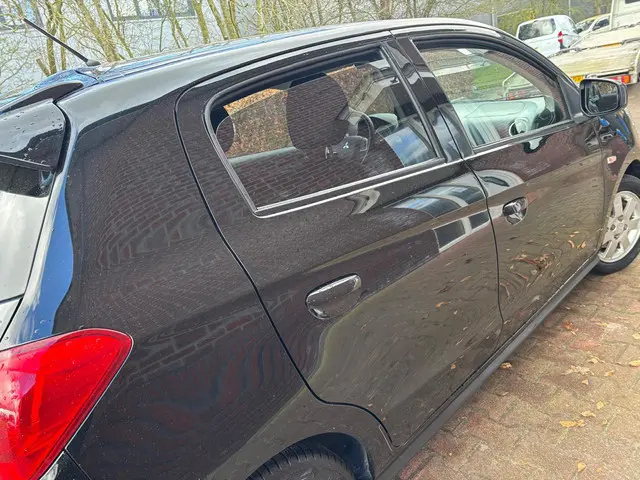 Mitsubishi Space Star 1.0 Bright 2015 Benzine 9