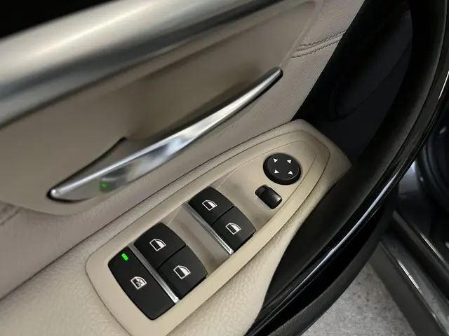 BMW 3 Serie Touring 330i M Sport Edition 2018 Benzine 39