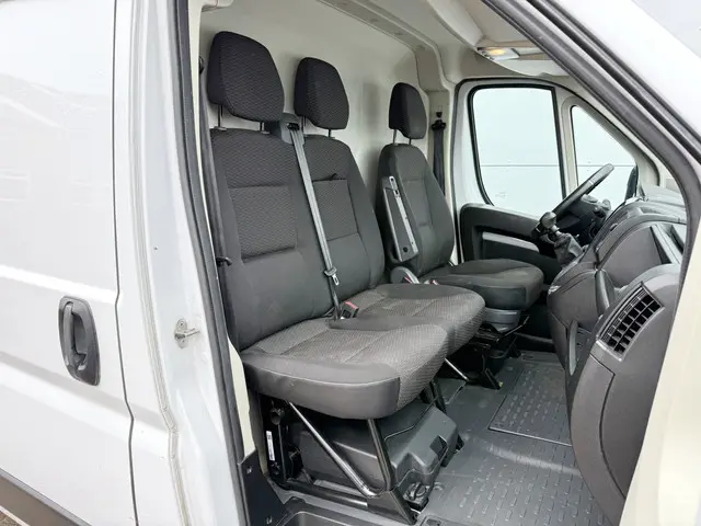 Opel Movano 2.2 HDI 140PK 2023 Diesel 8