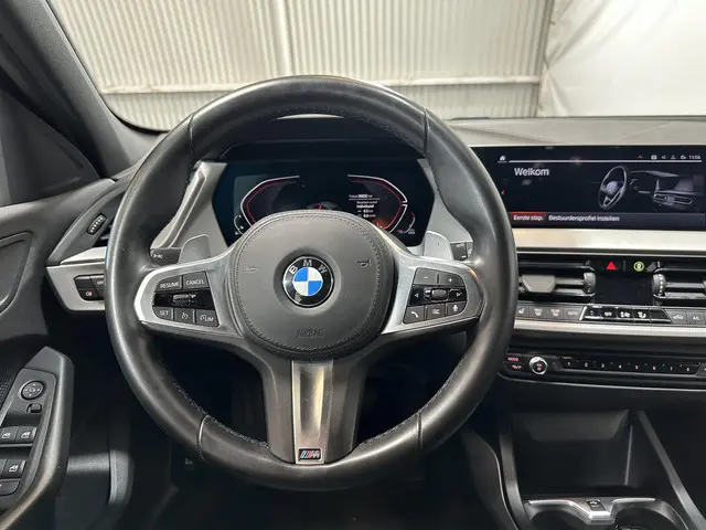 BMW 1 Serie 118i Business Edition Plus 2022 Benzine 8