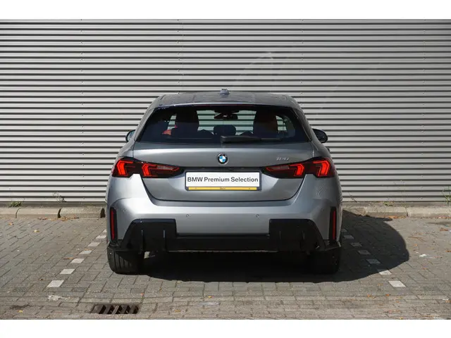 BMW 1 Serie 5-deurs 120 2025 Benzine 5