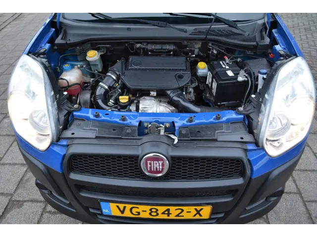 Fiat Doblò Cargo 1.3 MultiJet Actual 2014 Diesel 12