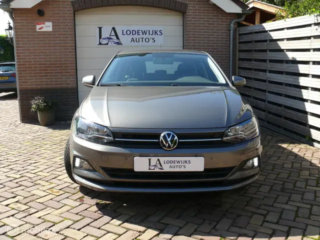 Volkswagen Polo 1.0 TSI Comfortline 2021 Benzine 2