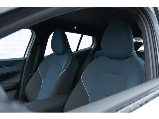 Volvo EX30 Extended Range Plus 69 kWh 2024 Elektrisch 6