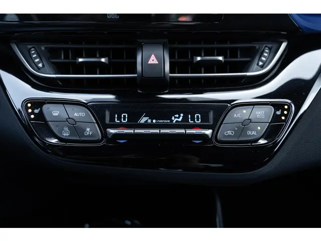 Toyota C-HR 2.0 Hybrid Bi-Tone 2020 Hybride Benzine 36