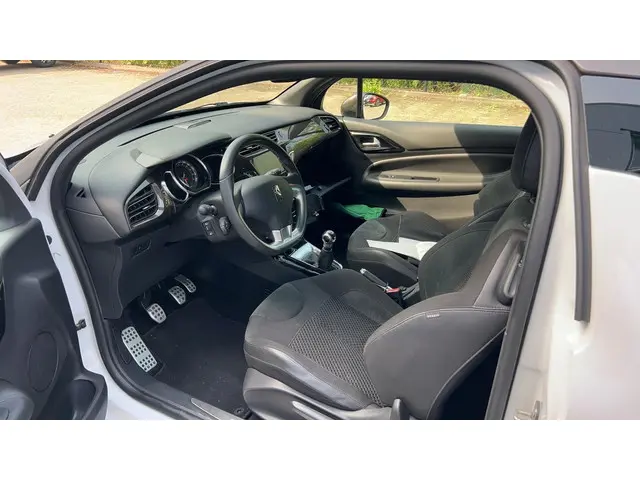 DS DS 3 1.2 PureTech So Chic navi LM org NL 2017 Benzine 3