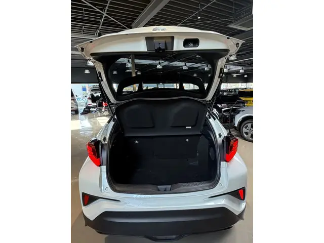 Toyota C-HR 1.8 Hybrid Bi-Tone 2021 Hybride Benzine 5