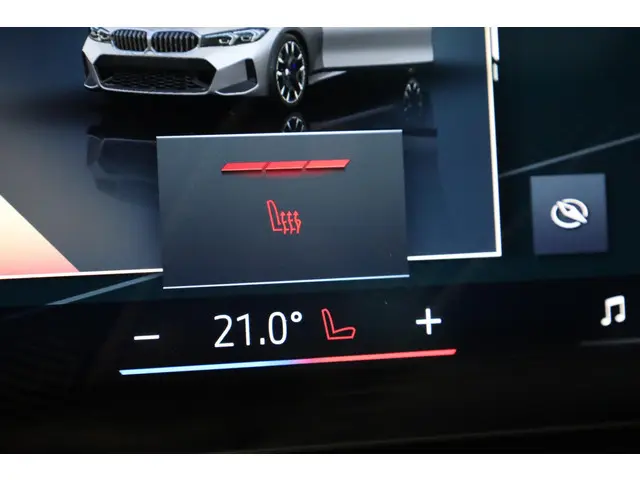 BMW 3 Serie Touring 318i 2024 Benzine 16