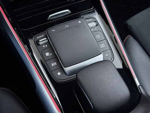 Mercedes-Benz GLB 200 AMG line 2022 Benzine 38