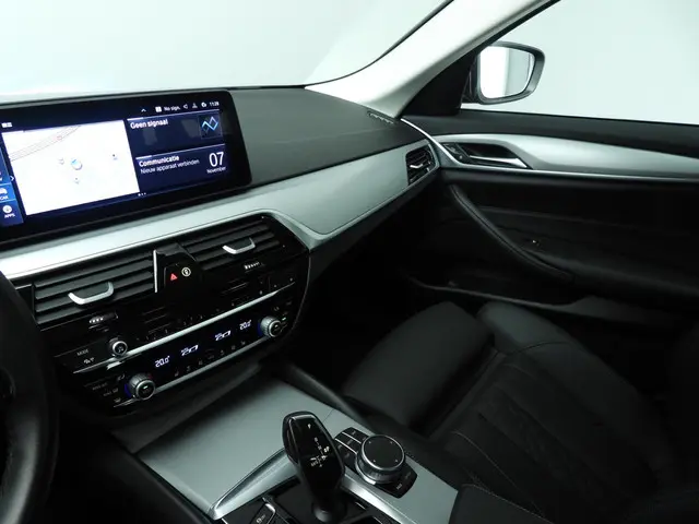 BMW 5 Serie Touring 530e 2023 Hybride Benzine 43