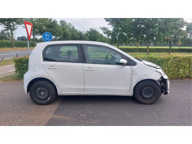 Volkswagen up! 1.0 BMT move up! 2020 Benzine 14