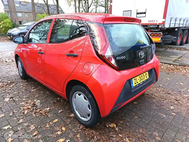Toyota Aygo 1.0 VVT-i x Incl nieuwe APK 2019 Benzine 8