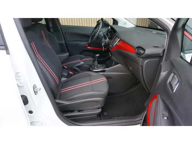 Opel Crossland 1.2 110pk Turbo GS-Line 2023 Benzine 10