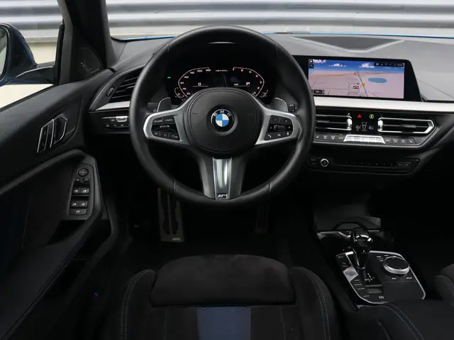 BMW 1 Serie 5-deurs M135i xDrive 2019 Benzine 9