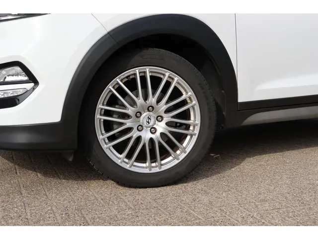 Hyundai Tucson 1.6 T-GDi Comfort 4WD 2018 Benzine 6