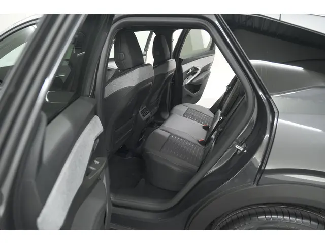 Peugeot 3008 1.2 Hybrid 136 GT 2025 Hybride Benzine 28