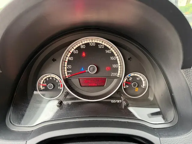 Volkswagen up! 1.0 move up! BlueMotion 2013 CNG 9