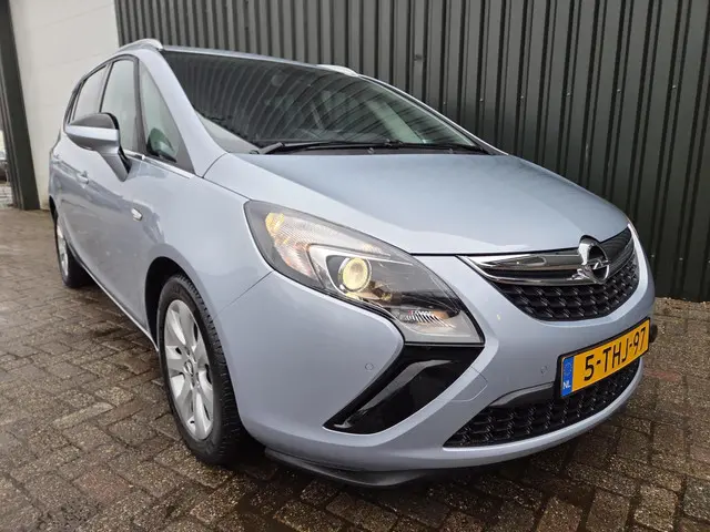 Opel Zafira Tourer 1.4 Berlin NAVIGATIE 2014 Benzine 9