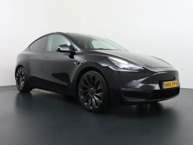 Tesla Model Y 2