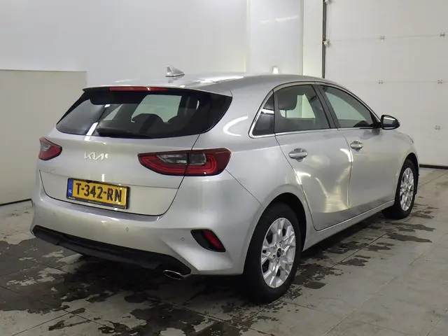 Kia Ceed 1.0 T-GDI DYNAMICLINE 2023 Benzine 3