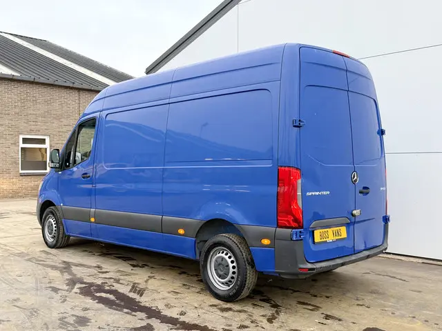 Mercedes-Benz Sprinter 2