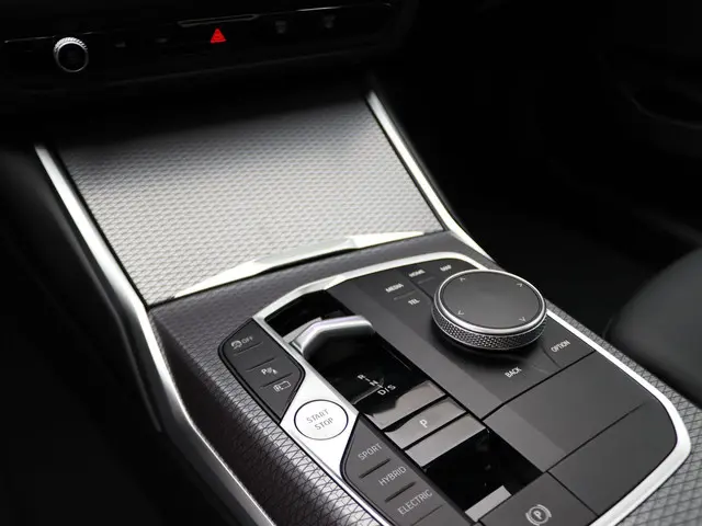 BMW 3 Serie Sedan 330e 2025 Hybride Benzine 16