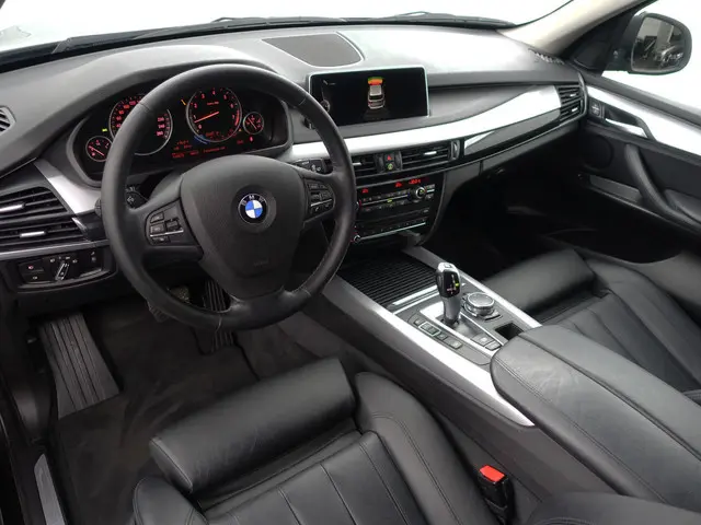 BMW X5 xDrive35i M Sport Aut- 2016 Benzine 2